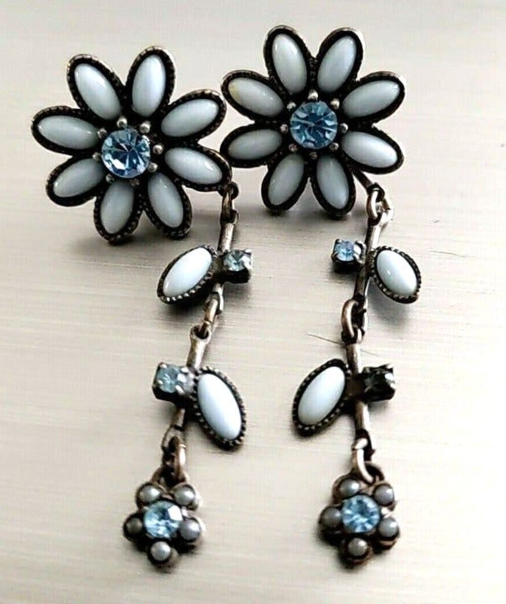 Periwinkle Blue Daisy Dangle Pierced